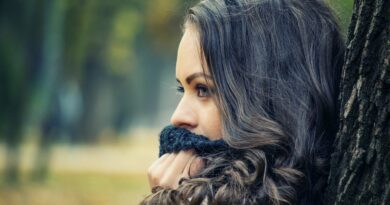 Girl Looking Away 1995624 1280